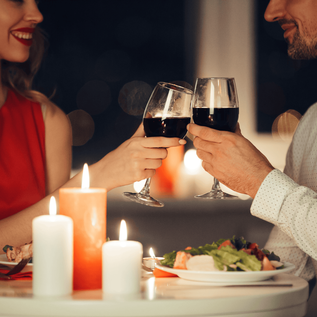 Gli accessori da tavola perfetti per una cena romantica